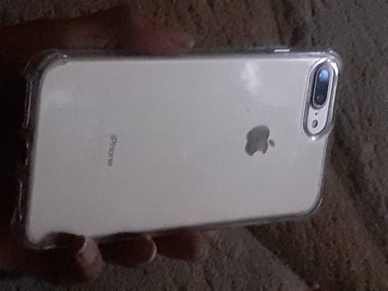 Apple iPhone 7 Plus 3