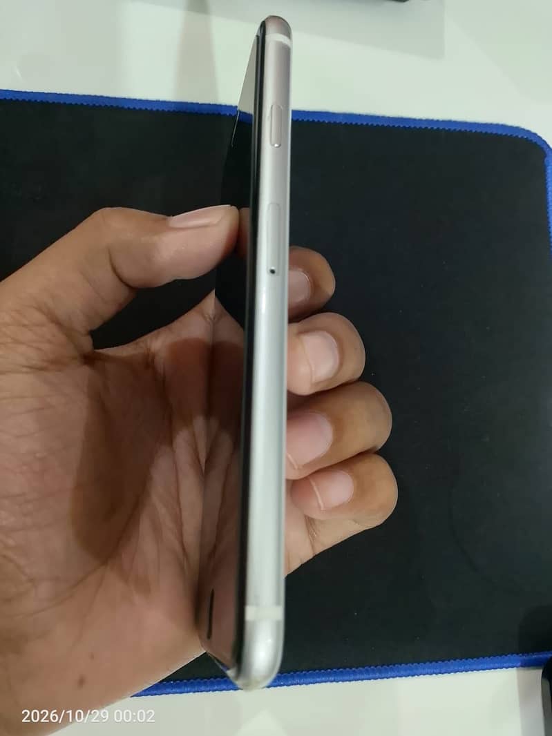 Apple iPhone SE(2nd generation) 3