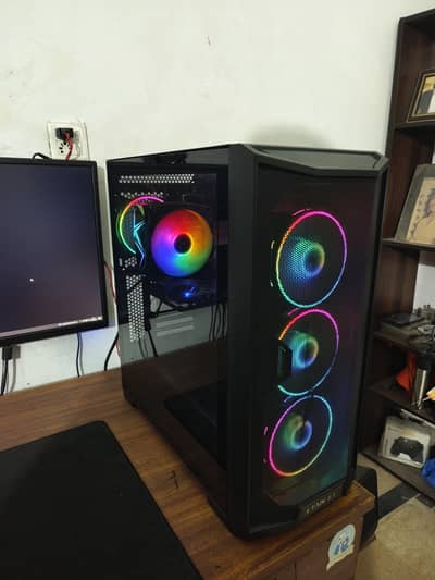 Lian Li 205 Mesh Gaming PC | i7-4770, RX 560, 16GB RAM