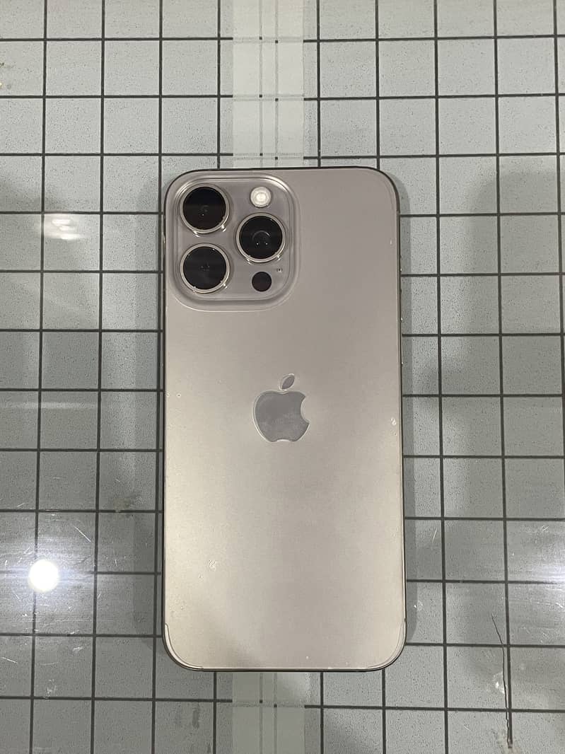 Apple iPhone 15 Pro Max 0