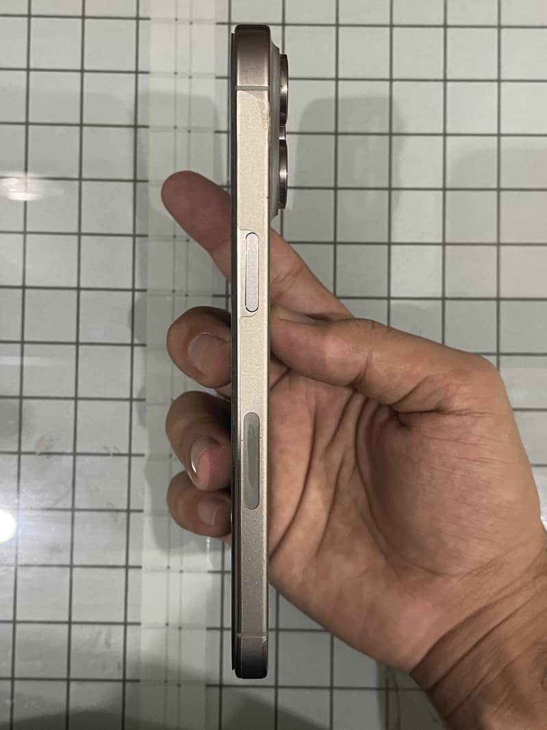 Apple iPhone 15 Pro Max 3