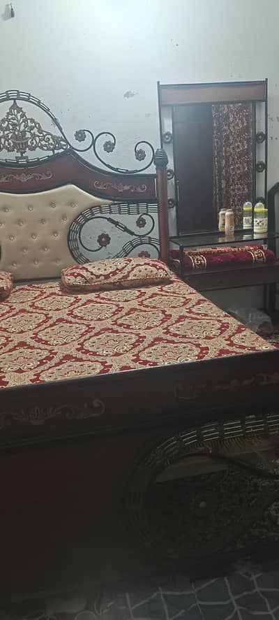 King Size Iron Bed, mattress(Foam) aur Dressing Table for Sale