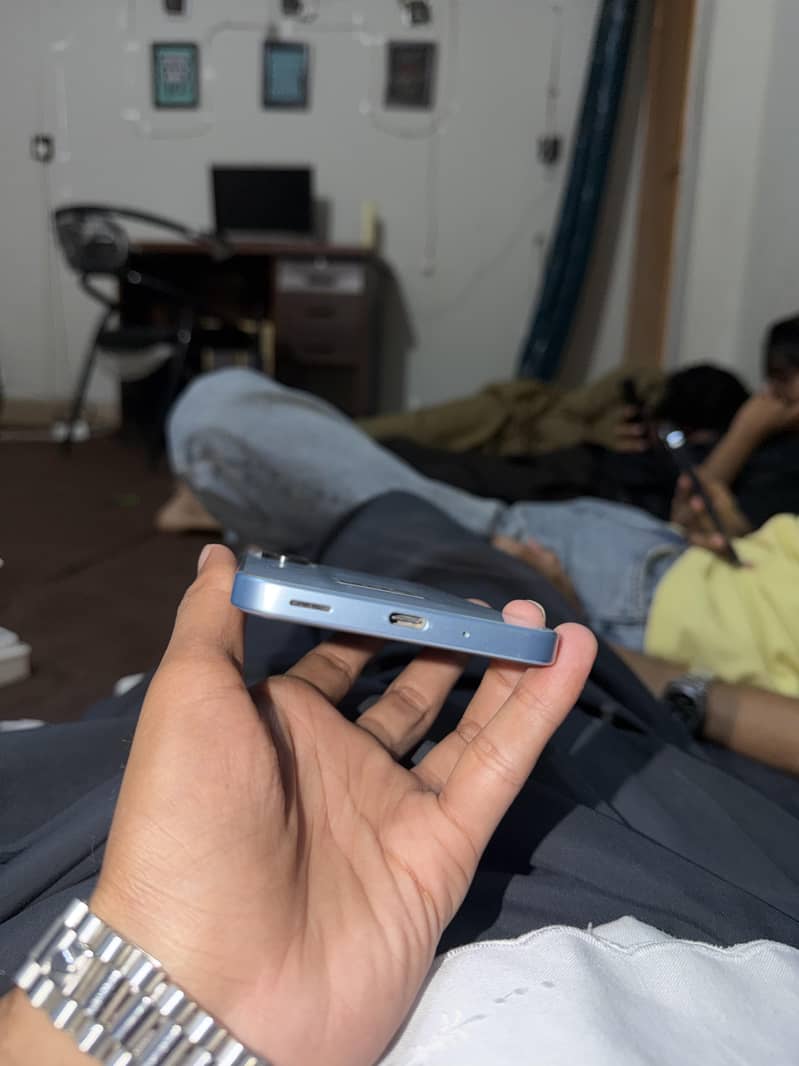 Samsung Mobile A17 1