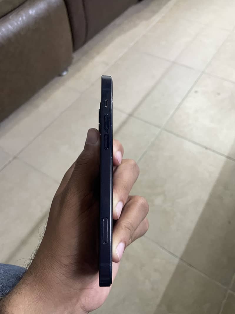 Apple iPhone 12 3