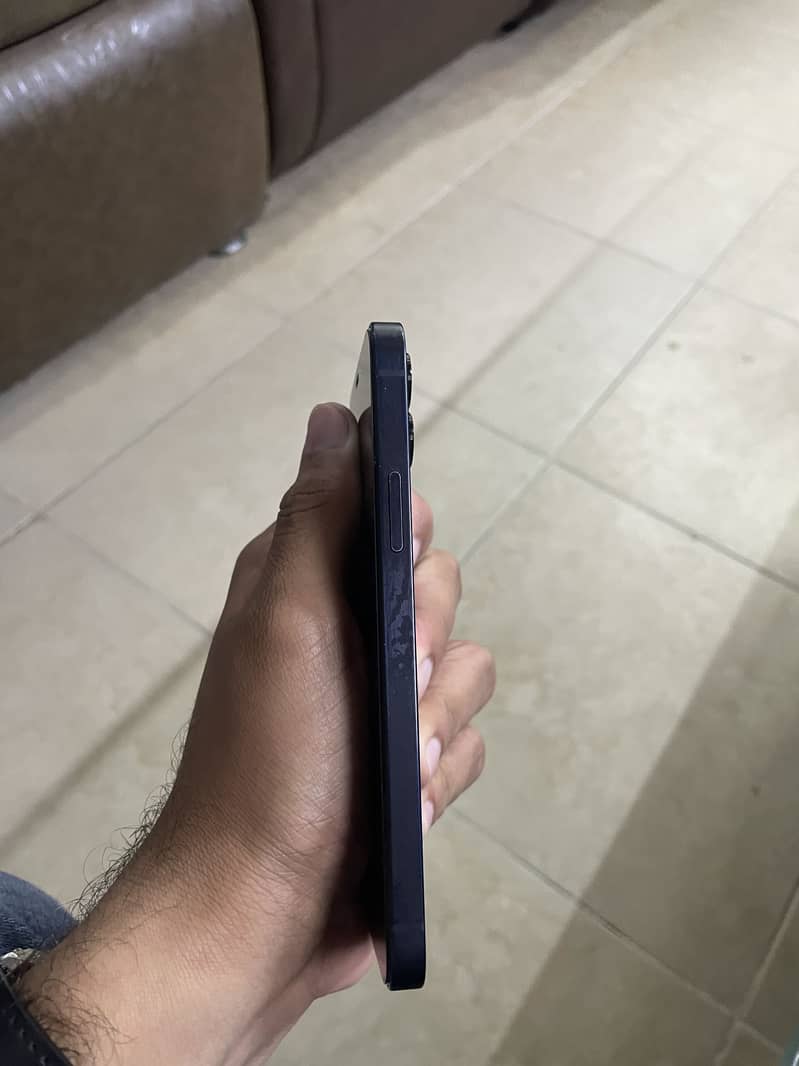 Apple iPhone 12 4