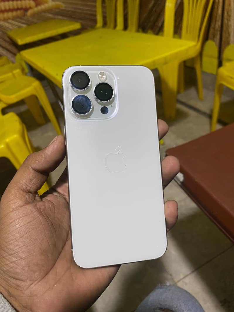 Apple iPhone 15 Pro Max 5