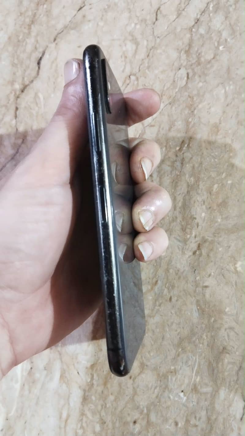 Apple iPhone X 4