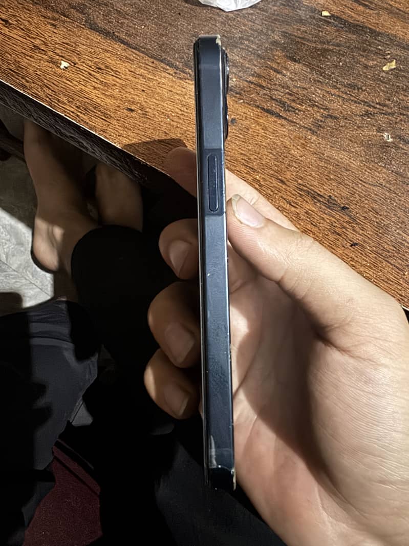 Apple iPhone 13 4