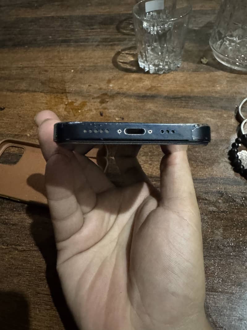 Apple iPhone 13 5