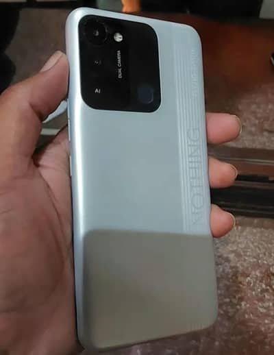 Tecno Spark 8c (4+64)