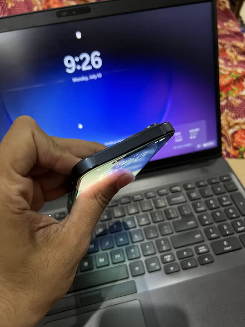 Apple iPhone 15 Pro Max 4