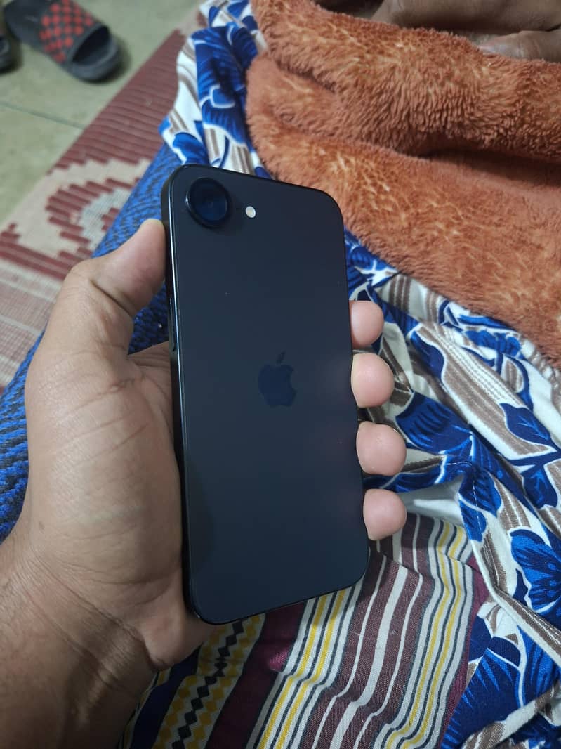iPhone 16e 0