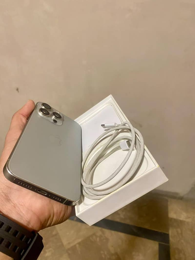 Apple iPhone 15 Pro Max 2