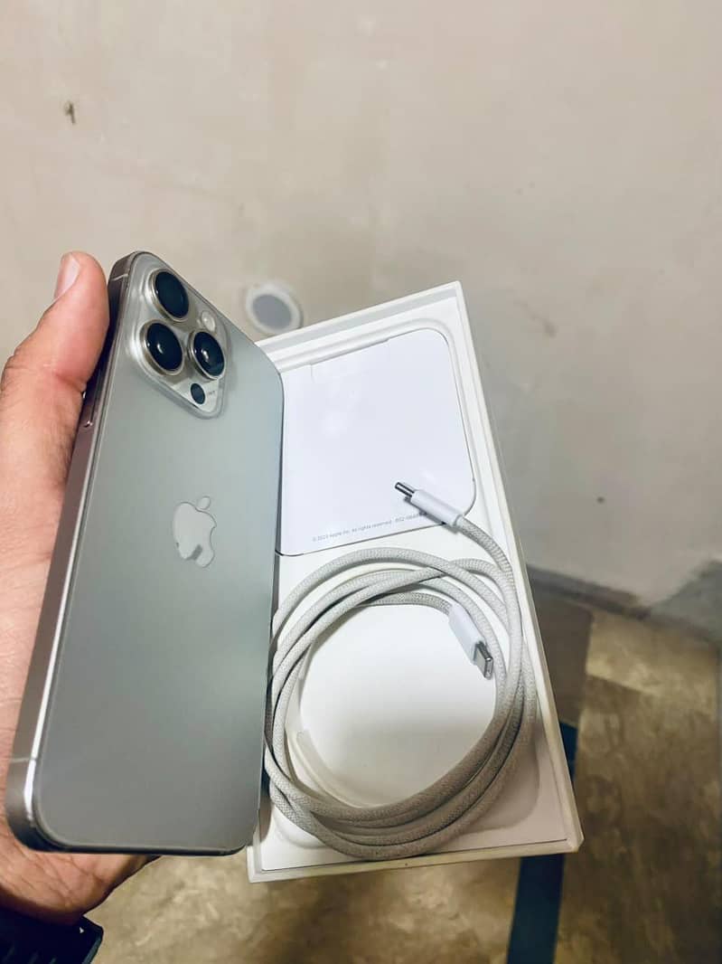 Apple iPhone 15 Pro Max 3