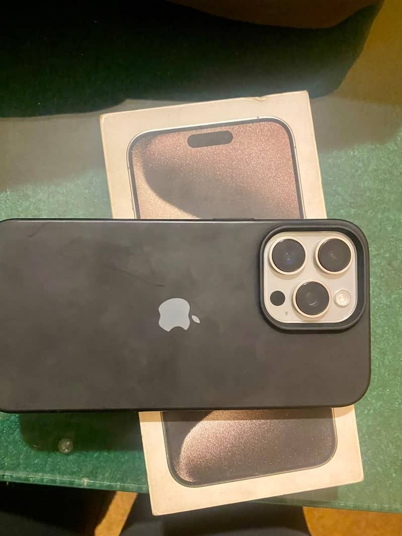 Apple iPhone 15 Pro Max 4