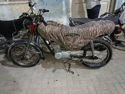 Crown 125 model 2022 red colour.