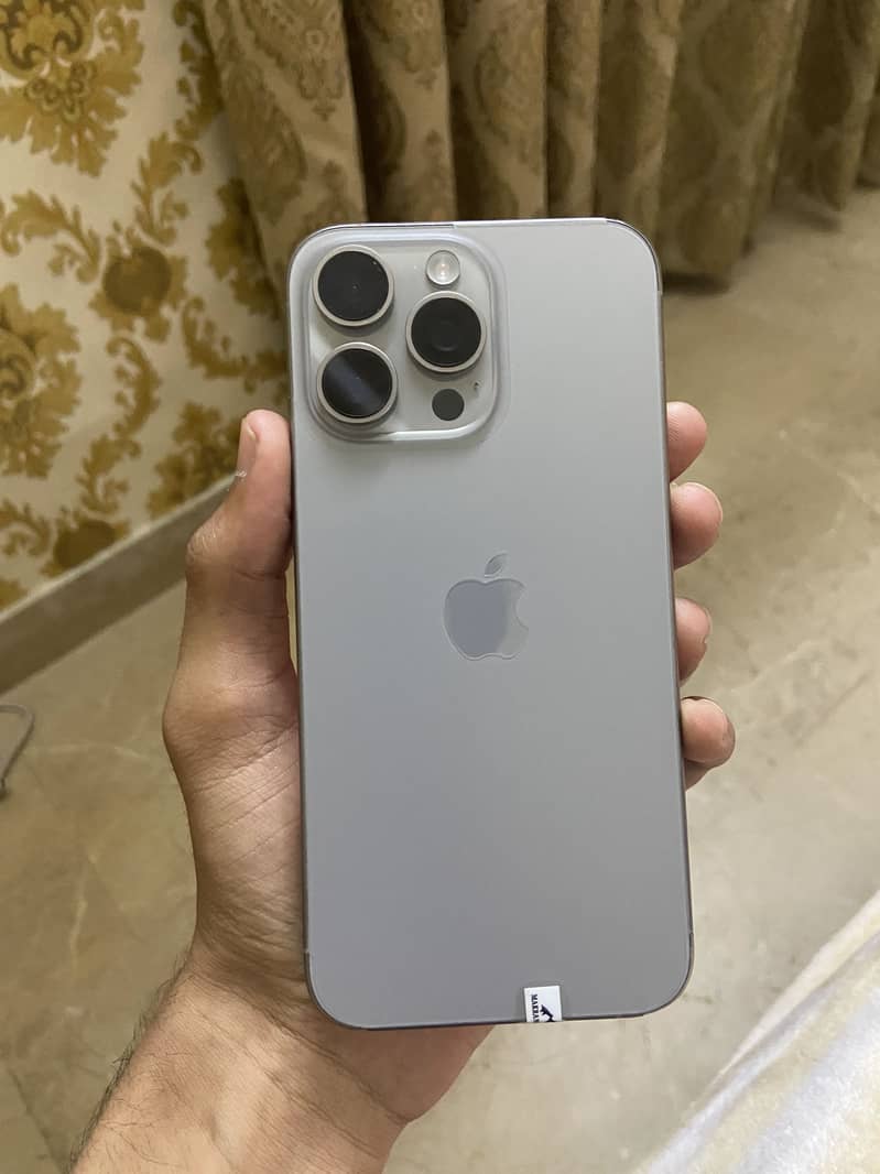 iPhone 15 Pro Max 1