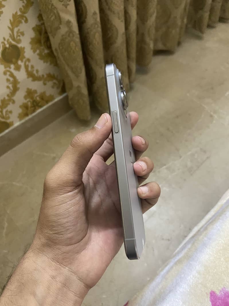 iPhone 15 Pro Max 5
