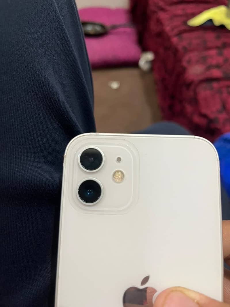 Apple iPhone 12 4