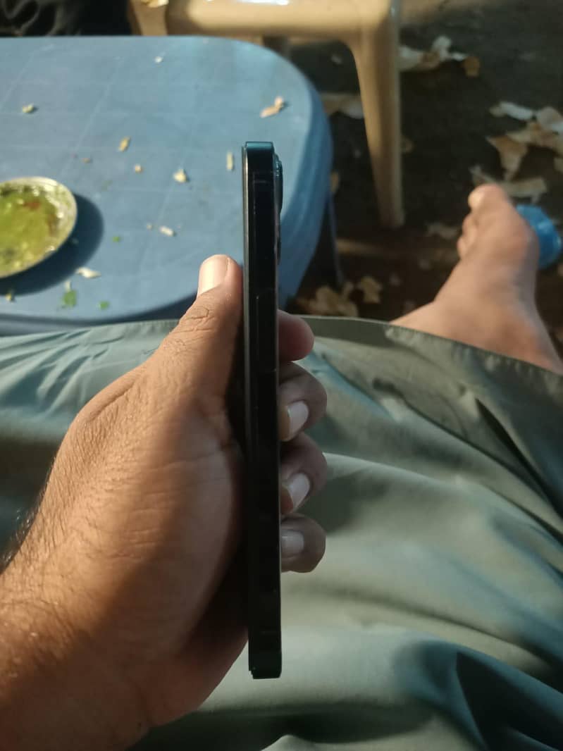 Apple iPhone 13 0