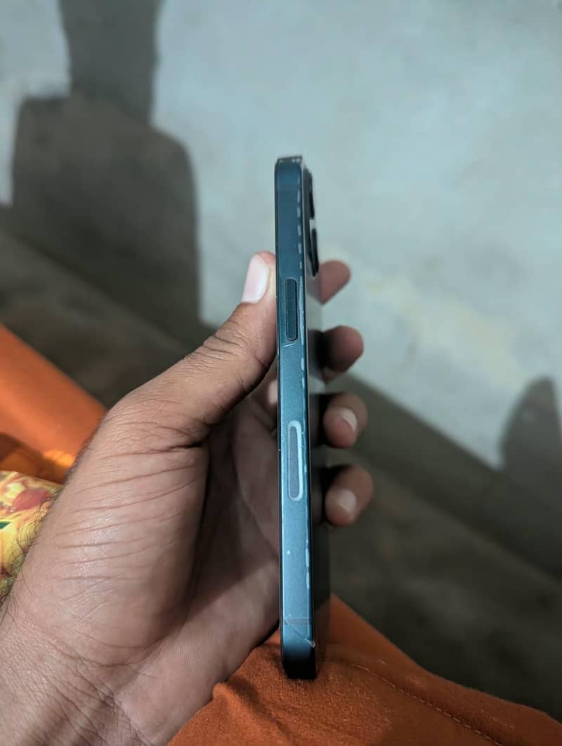 Apple iPhone 13 6