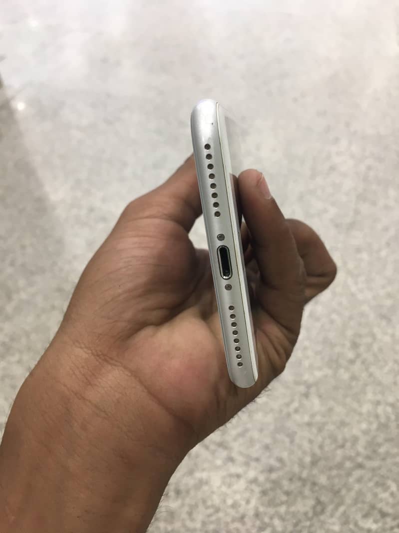 Apple iPhone 8 Plus 0