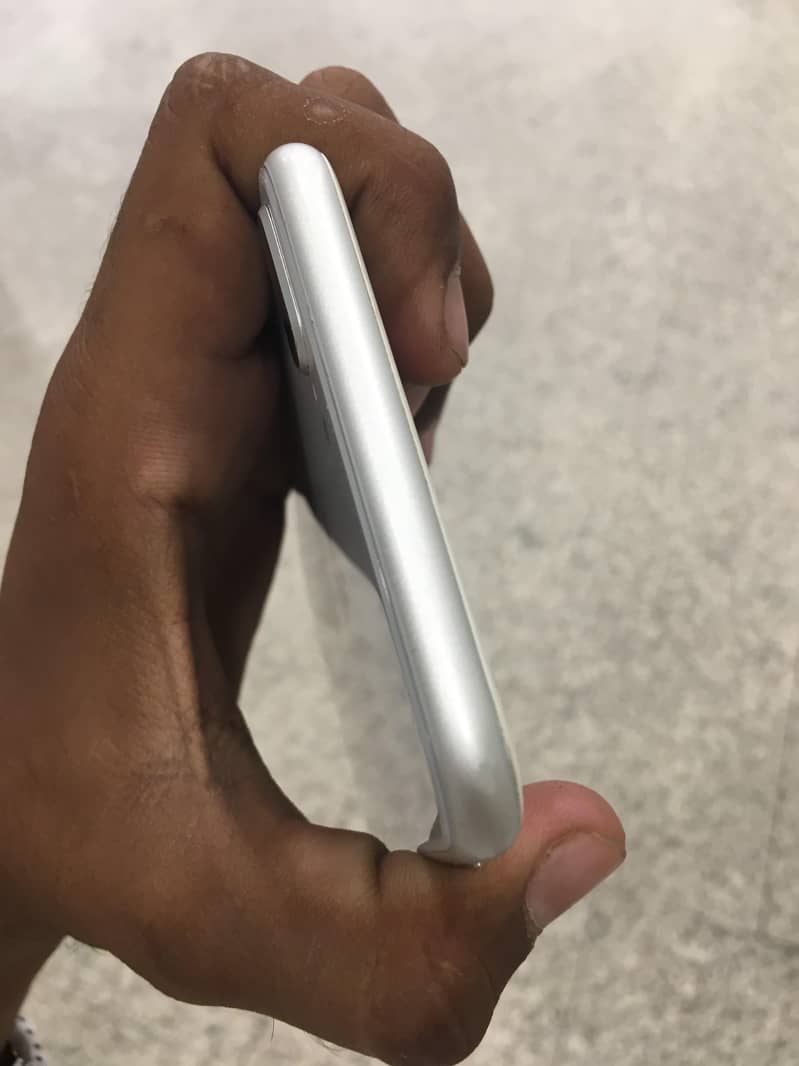Apple iPhone 8 Plus 2