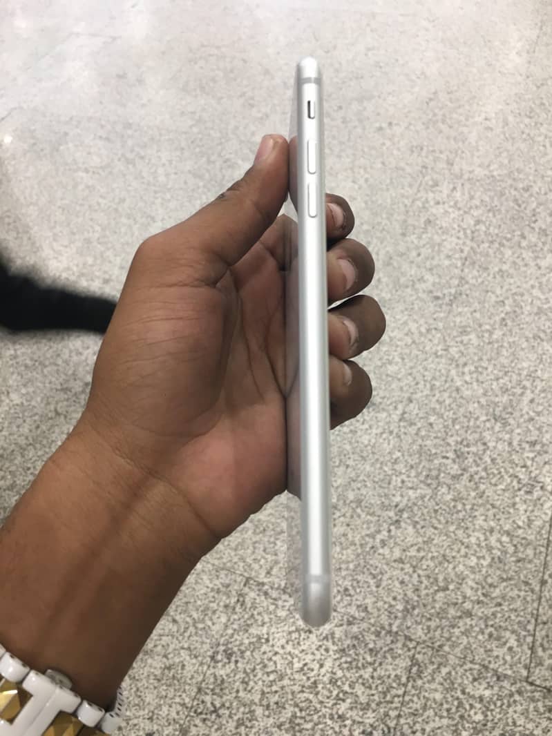 Apple iPhone 8 Plus 3