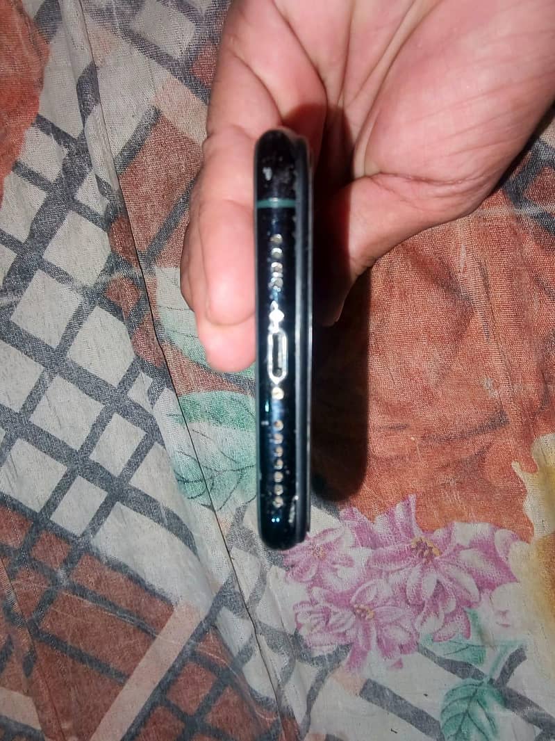 Apple iPhone 11 Pro Max 1
