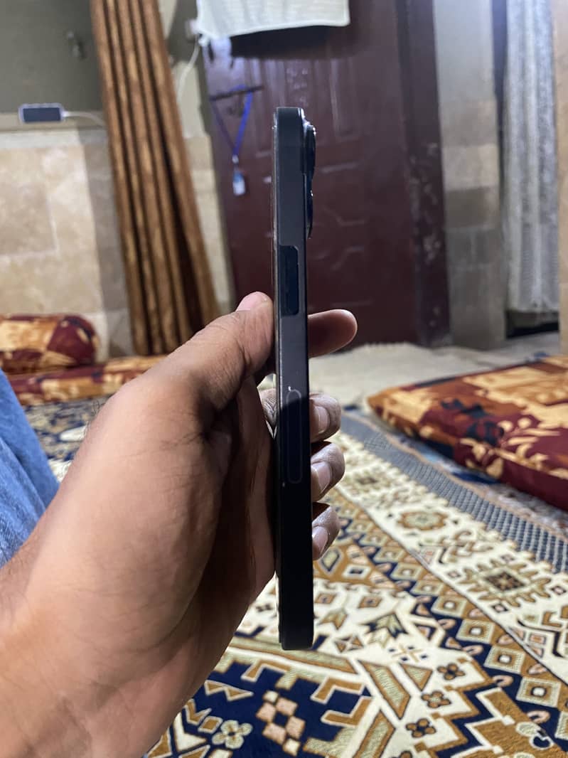 Apple iPhone 14 3