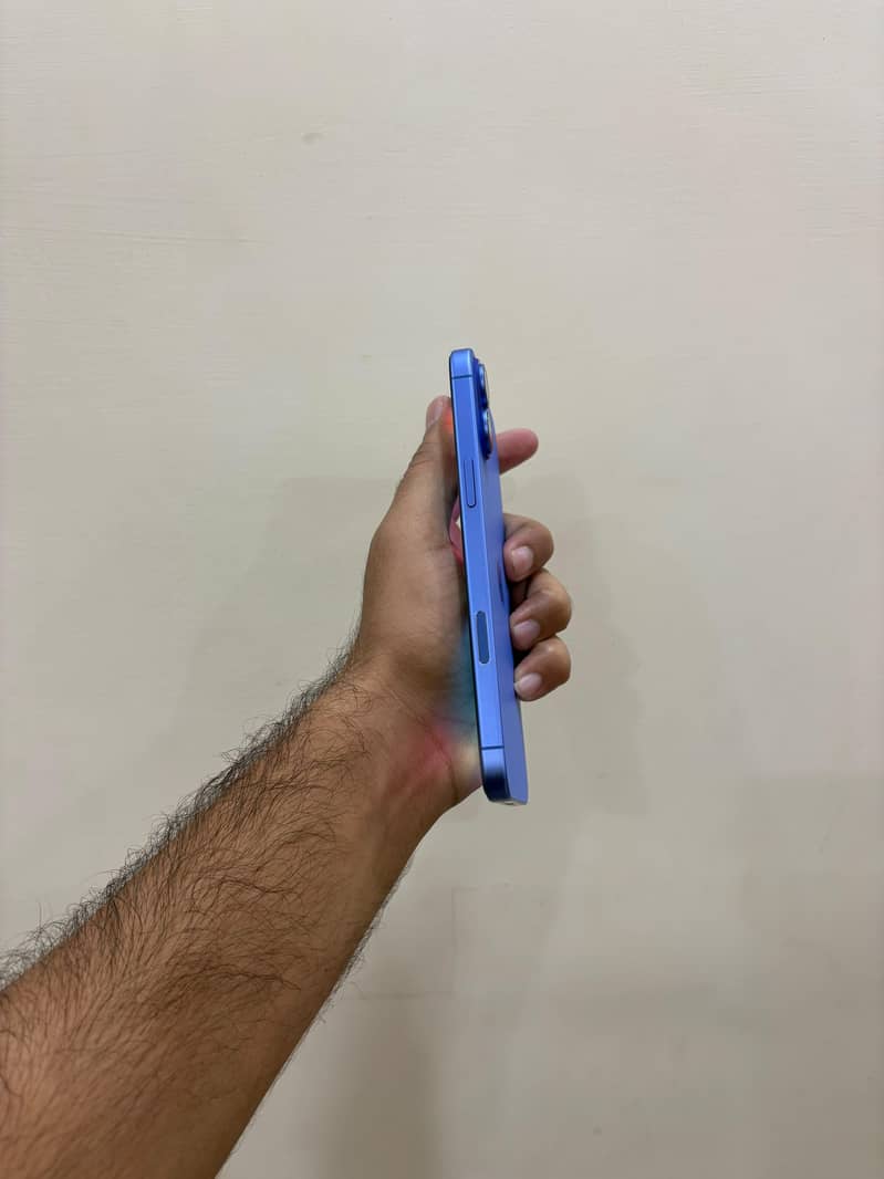 iPhone 16 Plus 2