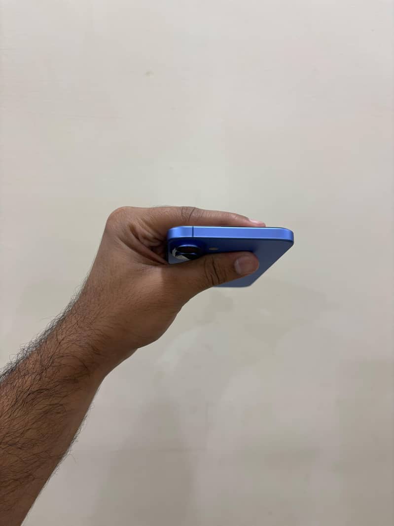 iPhone 16 Plus 6