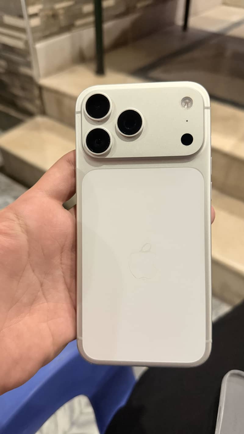 Apple iPhone 17 Pro Max 2