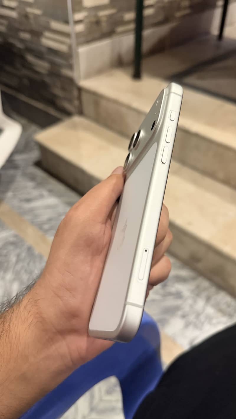 Apple iPhone 17 Pro Max 4