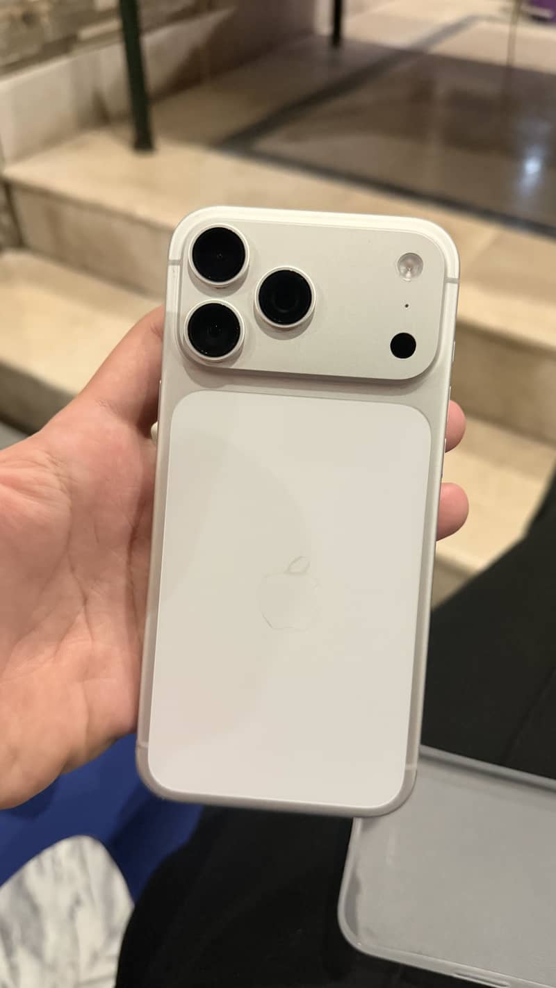 Apple iPhone 17 Pro Max 5