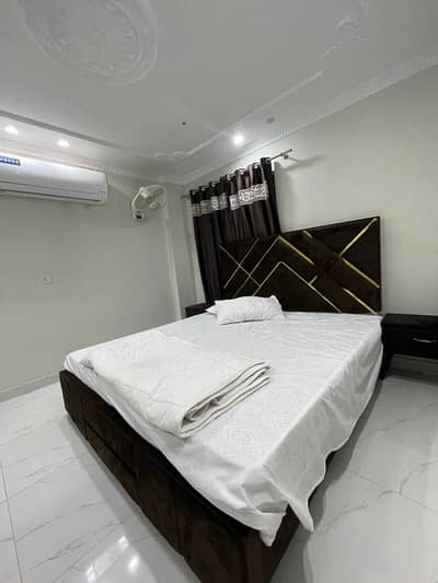 One bedroom daily basis laxusry short stay apartment available for rent in bahria town