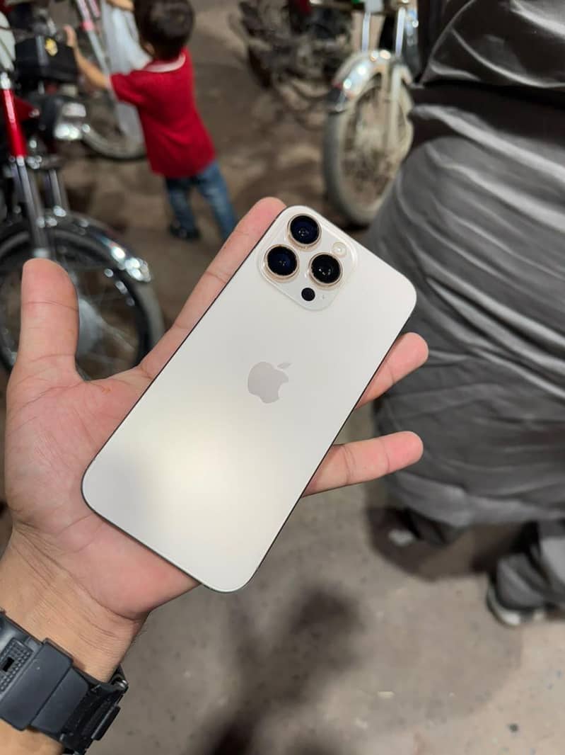 Apple iPhone 16 Pro Max 3