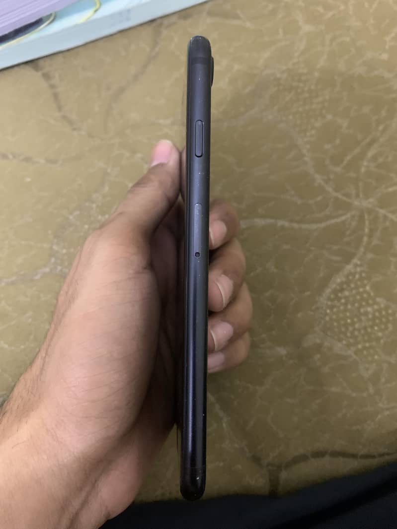 Apple iPhone 7 3