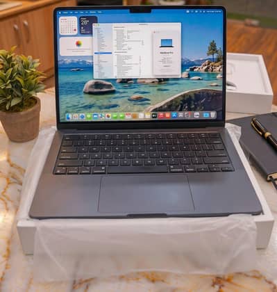 Apple MacBook Pro 14 M5 | 24GB RAM | 1TB SSD | 100% Battery |