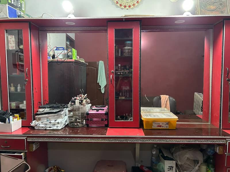 parlour divider 0