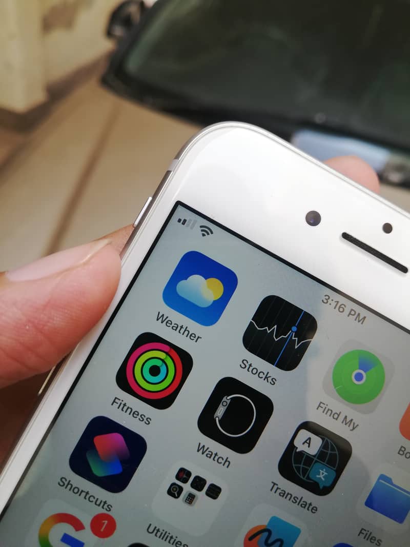 Apple iPhone 8 3