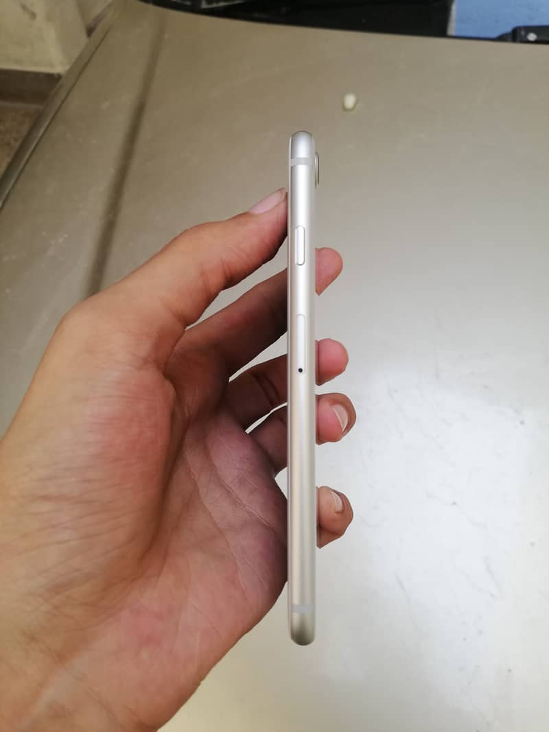 Apple iPhone 8 6