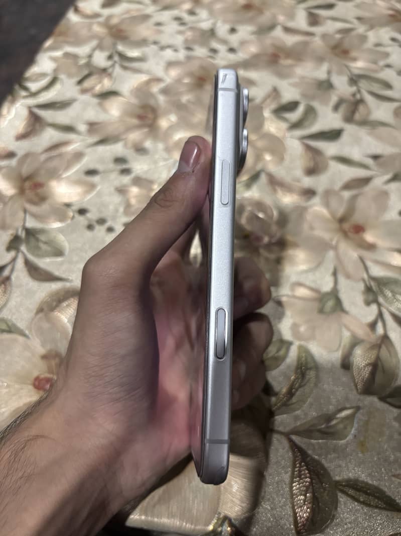 Apple iPhone 17 Pro Max 3