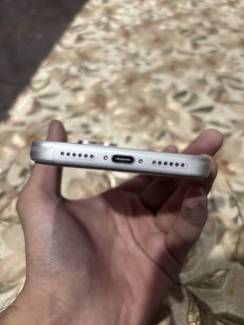 Apple iPhone 17 Pro Max 4
