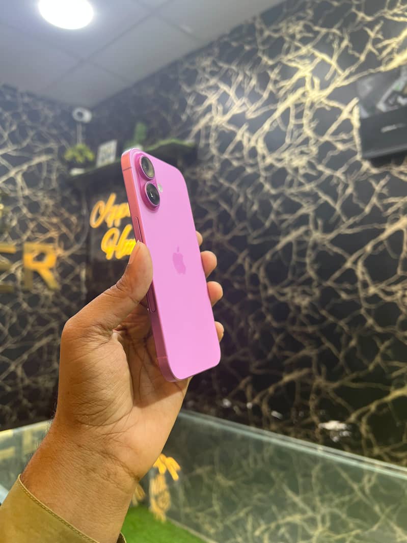 Apple iPhone 16 1