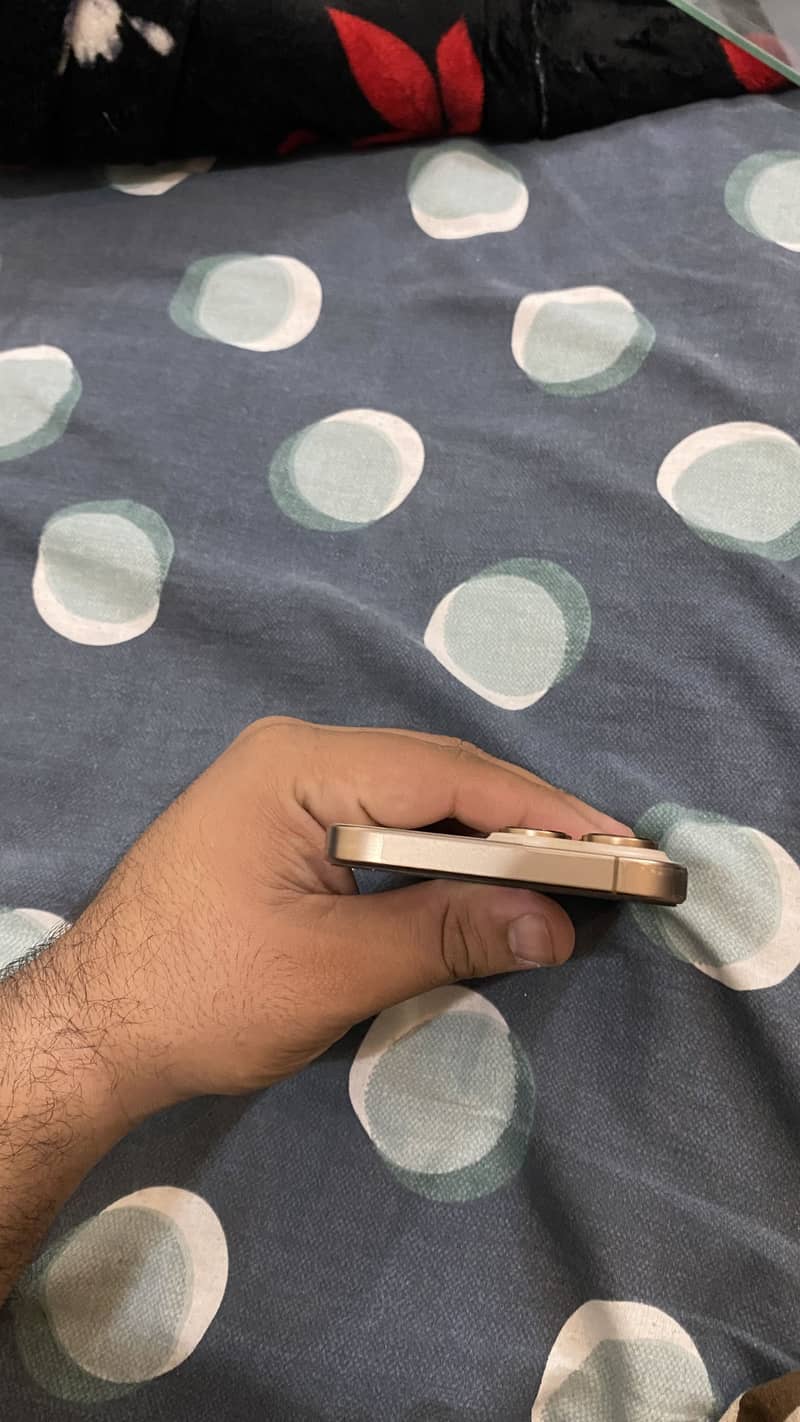 Apple iPhone 16 Pro Max 3
