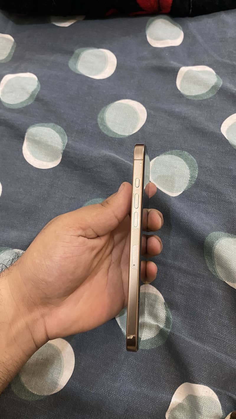Apple iPhone 16 Pro Max 5