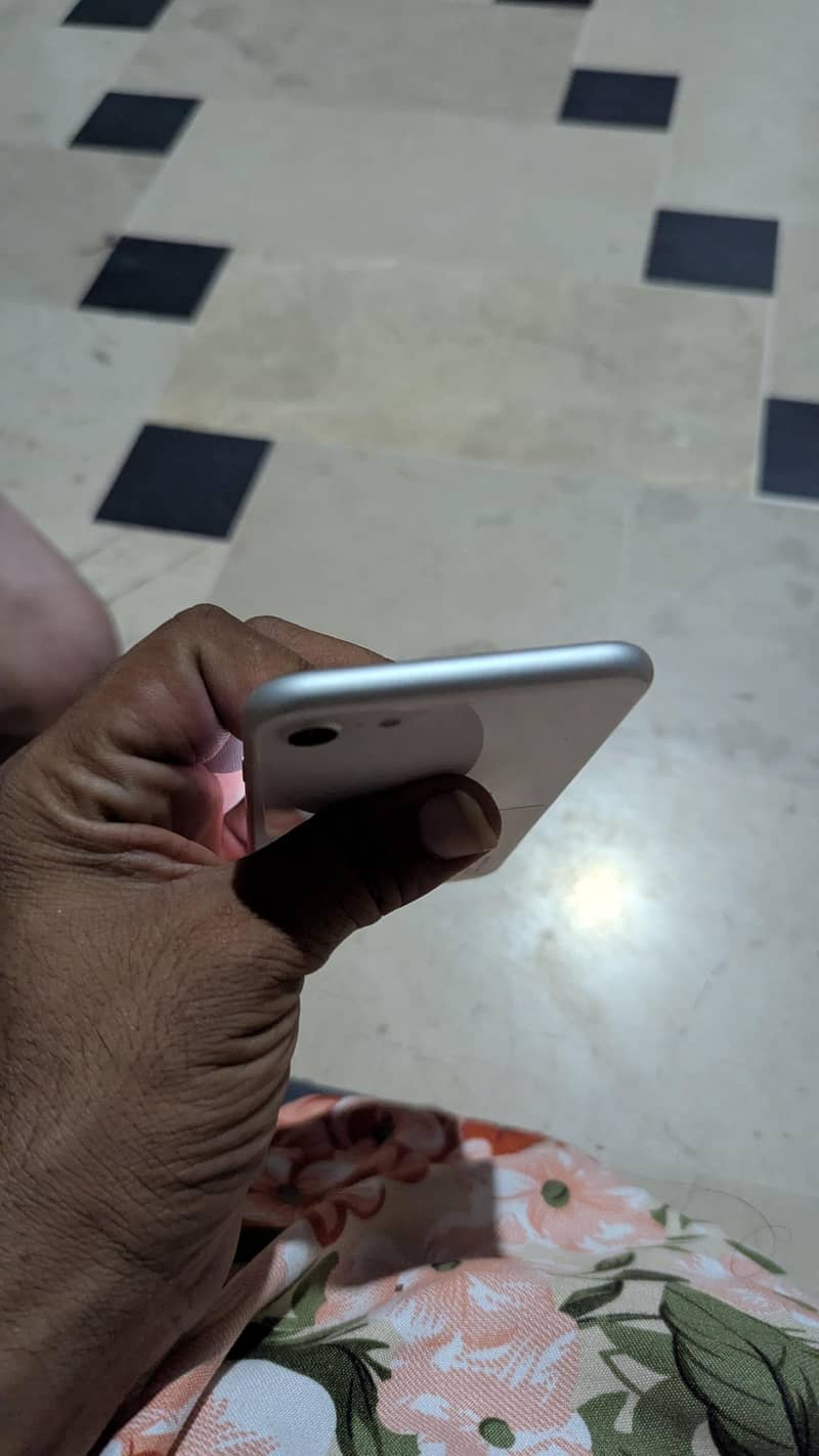 Apple iPhone SE 3