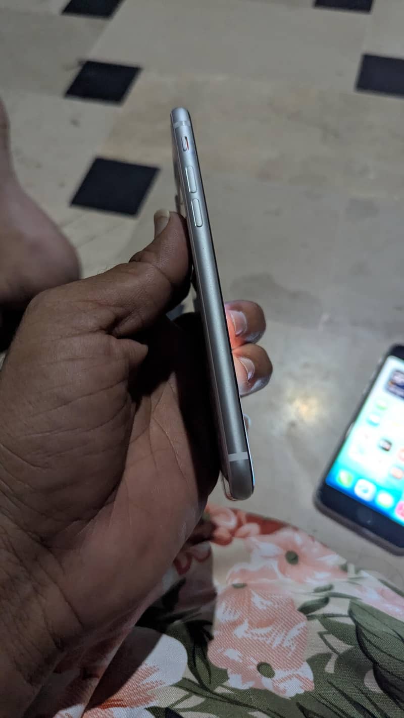Apple iPhone SE 6