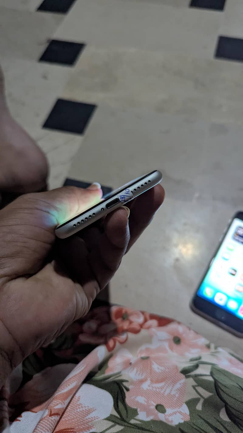 Apple iPhone SE 7